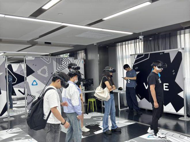 明白他们为什么不做「平价」VR九游会全站采访完HTC黄昭颖才(图2)